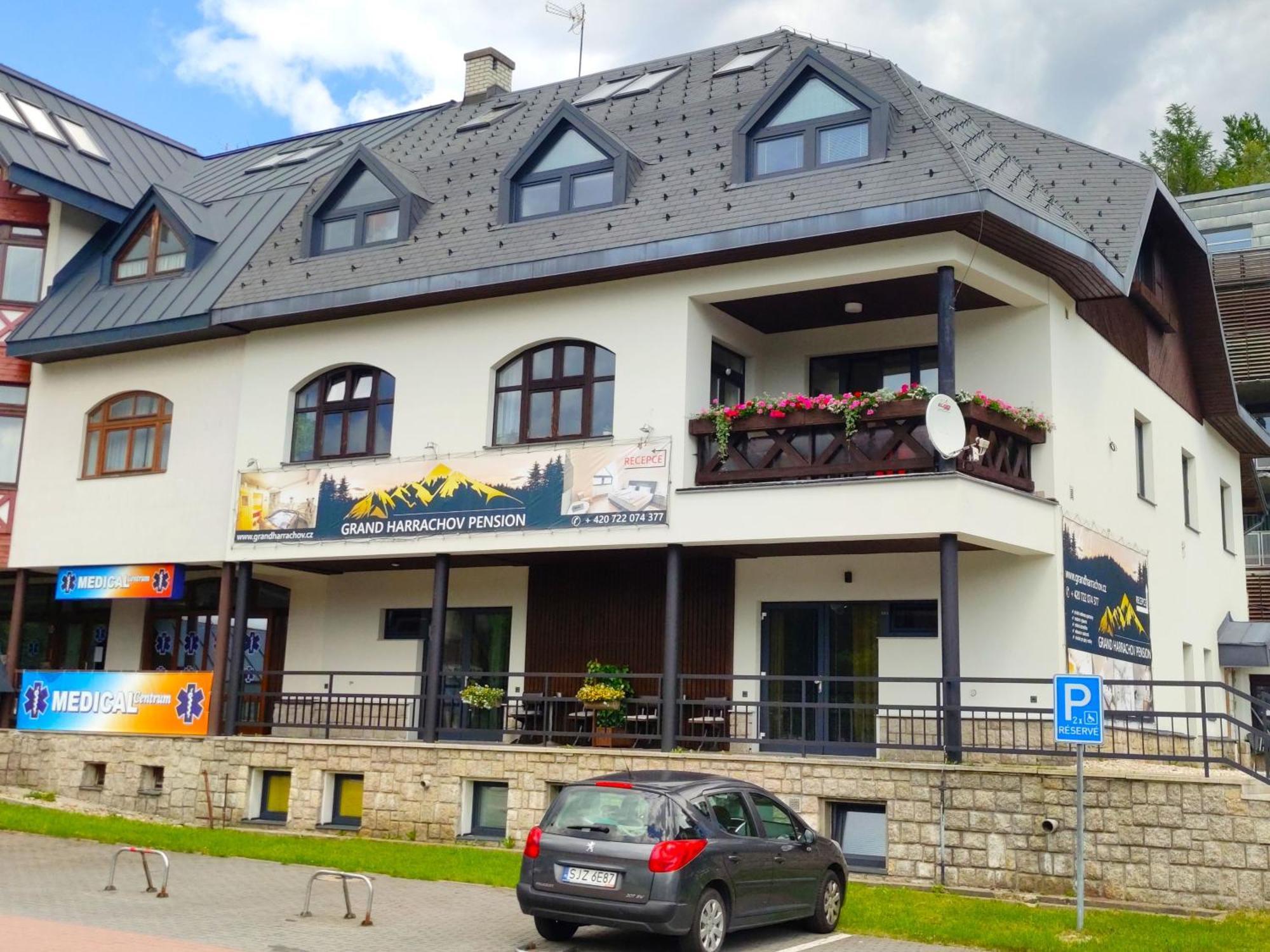 Apartment Grand V Centru *