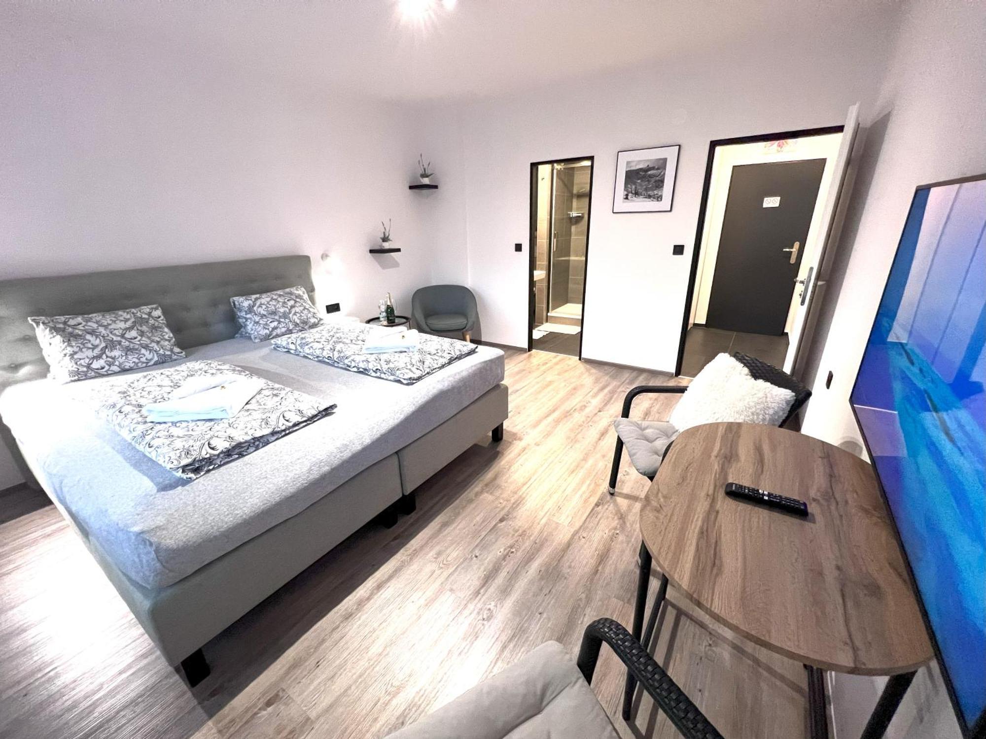 Apartment Grand V Centru *